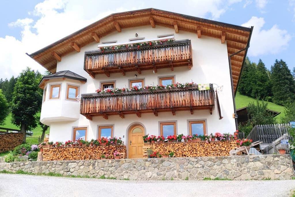 App. Monte Pore - Agriturismo La Majon Colle Santa Lucia Bagian luar foto